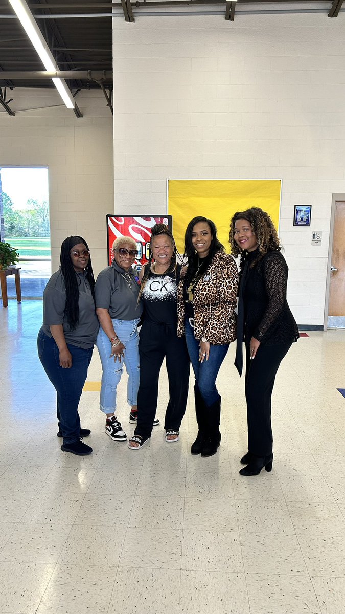 Brekapeoples's tweet photo. We had an awesome time at the Discussion on Violence event. After listening to the panelists it motivated me to continue to work in my community. Our Free Anthony Mandigo Movement / Women Lead The Way Movement Move is next so stay tuned.💜 https://t.co/9HBG3IXAF7