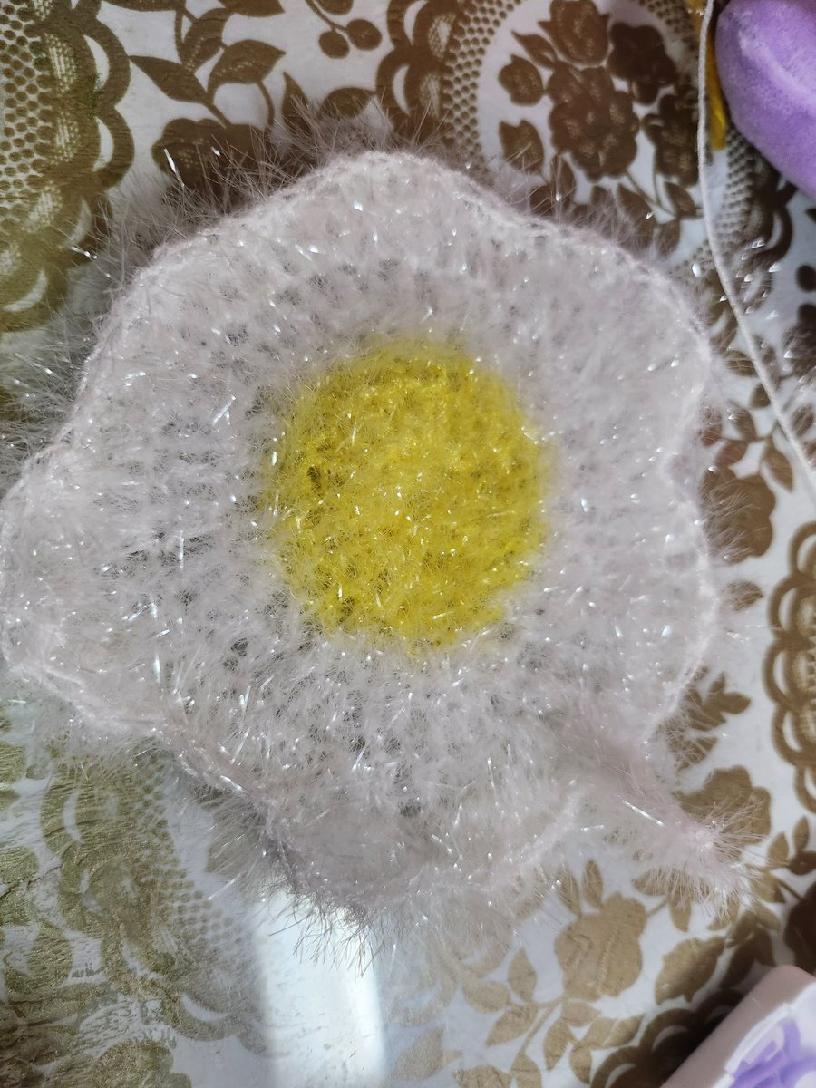 GondyuA's tweet photo. 저오늘 이거 햇서요 하루죙일...뜨게질 첨해바서 손에 힘이 안빠져가꼬 지금.. 손이 감각이x.... https://t.co/t7hanUJbre