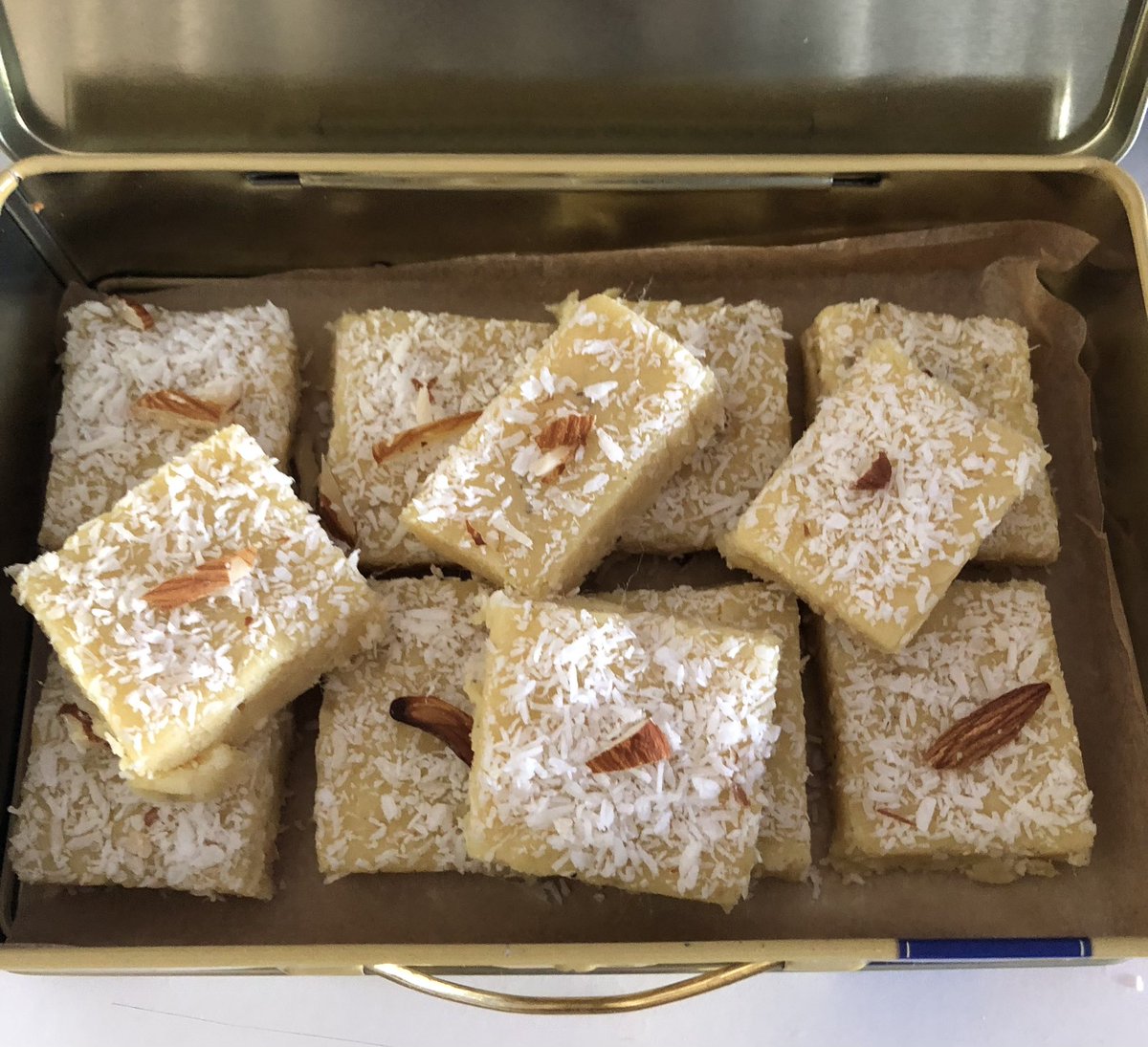 FoodieSoul6's tweet photo. Amazingly delicious Mango Burfi for mango and sweet lovers.

#homemade #fordessertlovers #mangoburfi #mangofudge #mangosweet #photography
#yummy💛 https://t.co/KGugEaTVmM