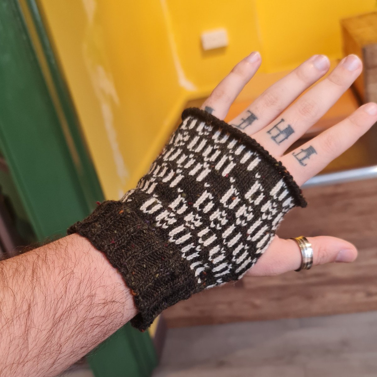 Devon_OnEarth's tweet image. Just recieved these gorgeous handmade fingerless gloves as a Welcome to Cardiff gift from the wonderful @aardonyx at my first @ACORNCardiff meeting! My brand identity is so strong