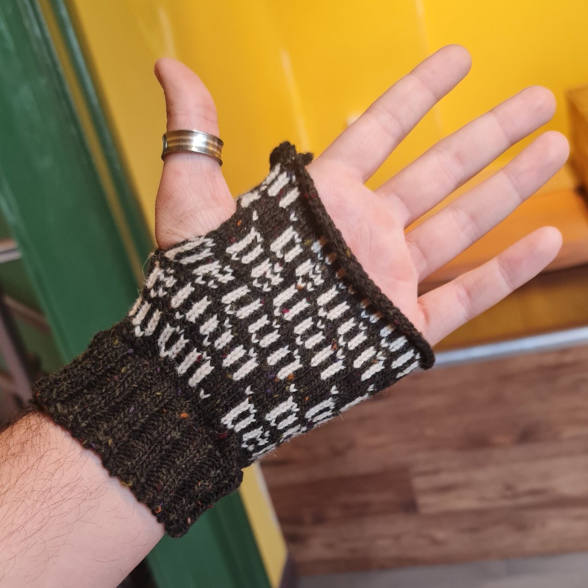 Devon_OnEarth's tweet image. Just recieved these gorgeous handmade fingerless gloves as a Welcome to Cardiff gift from the wonderful @aardonyx at my first @ACORNCardiff meeting! My brand identity is so strong