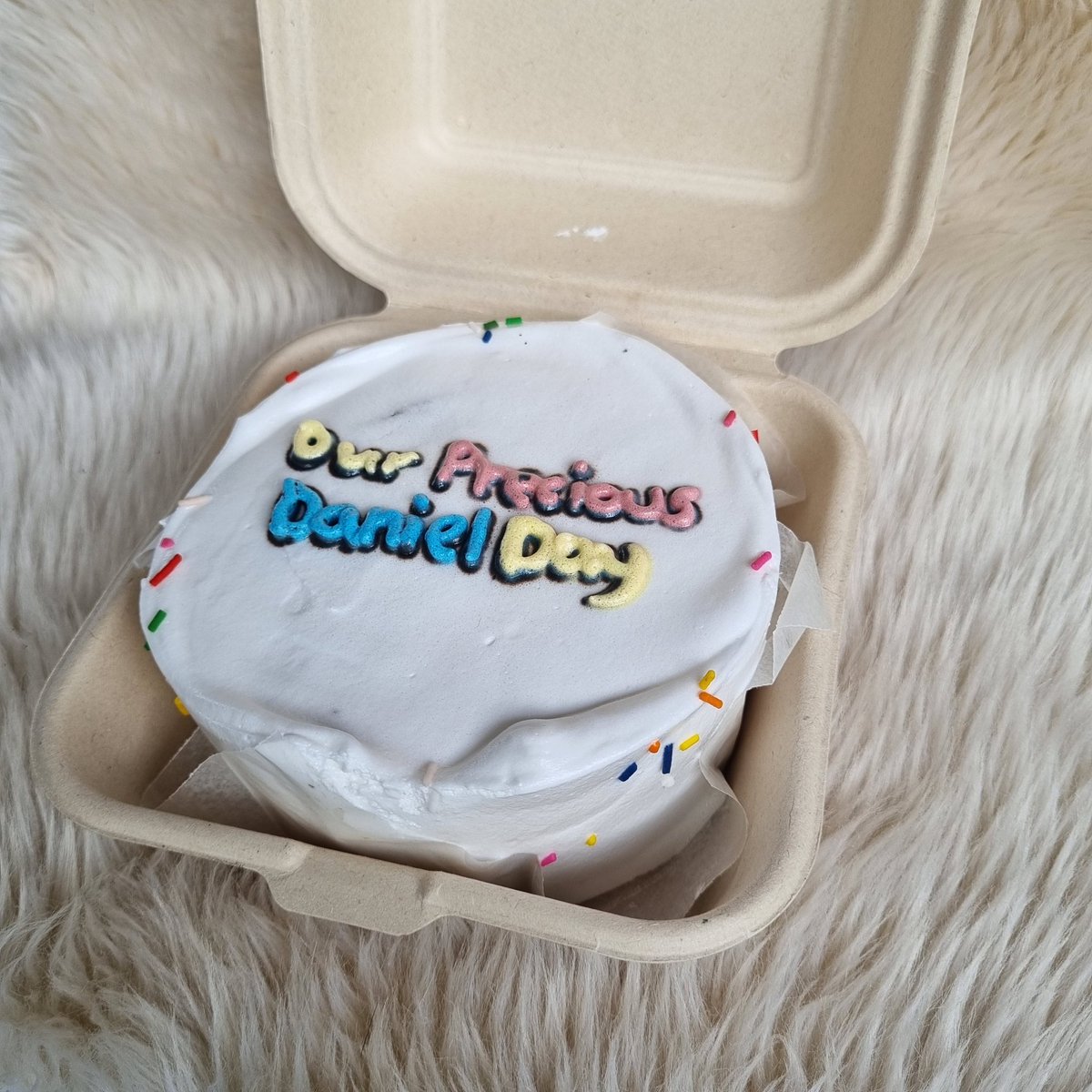 2021🎂 ➡️ 2022🎂 ➡️ 2023 🎂

3 years and counting 🥺 

#OurPreciousDanielDay
#다니엘_3월은_다니꺼야