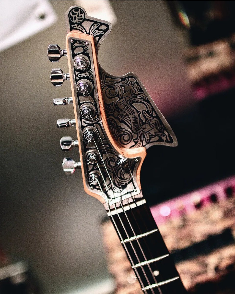 WildGuitarman's tweet photo. The ultimate weapon ⚔️
#fujiyamageishacustomclassics #duralumin #engraved #metaltop #artguitar #seymourduncanpickups #rocknroll #stagephoto #recentphoto #rockphotography #fgcc #V型銀翼 https://t.co/eF2G6mi6Dt