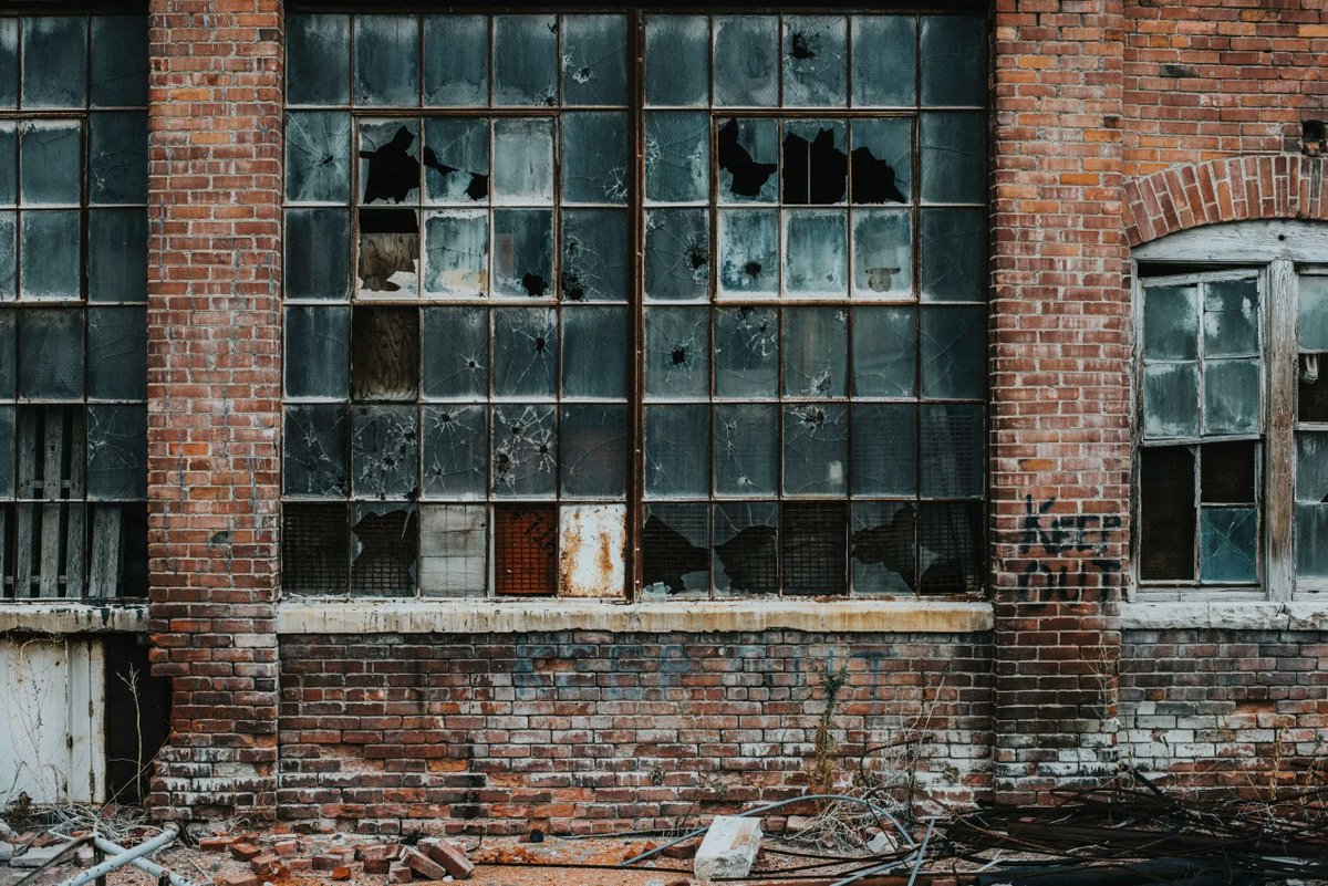 DephnaGroup's tweet photo. Empty #commercialproperty is taking over town centres 😱 with a vacancy rate of 14.3%, the highest since 2013.📈 

There are many exciting opportunities to repurpose these spaces into #coworking areas, #affordablehousing, creative studios, and more ✨ 

👉 https://t.co/PkfmBBgkfj https://t.co/5DDghQYn6c