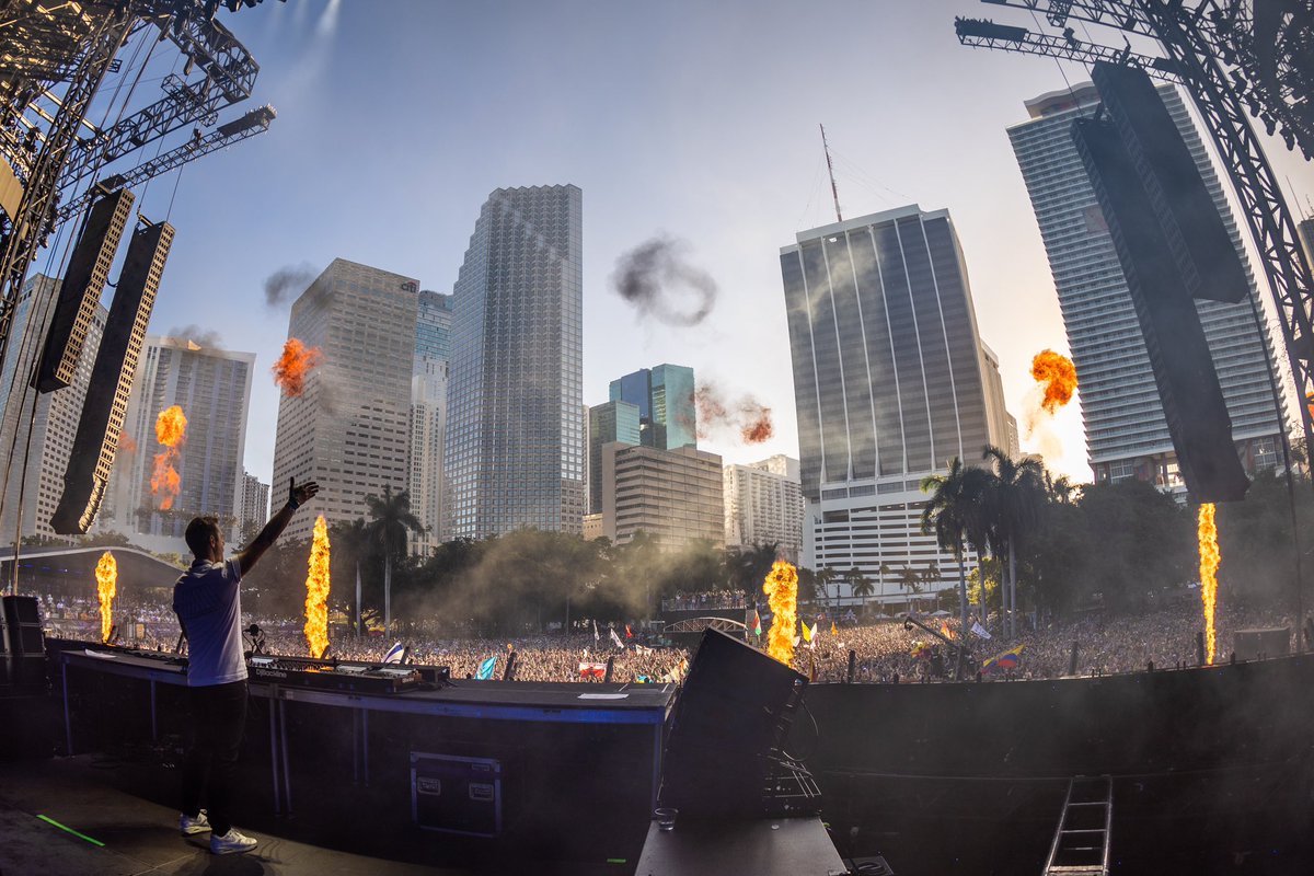 MaykelArmada's tweet image. @ultra day 2 ✅ The energy during the mainstage set of @arminvanbuuren was unreal! 🙌🏻 Love the vibe every year! #ultramusicfestival #ultramiami #MiamiMusicWeek
