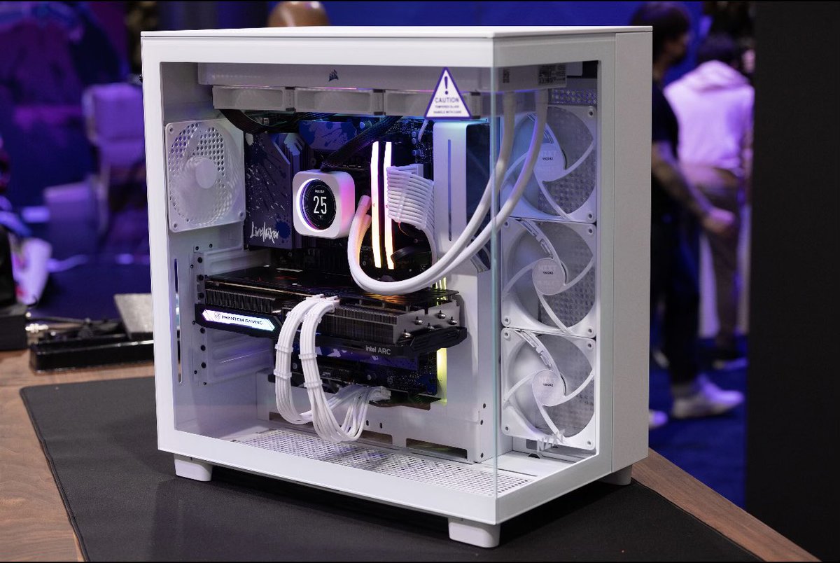 TonyTechBytes's tweet photo. Had a blast building a PC live for the first time! Huge thanks to @IntelGaming and the team for coordinating #IntelatPAX 🤝 

https://t.co/3KZEXdloru https://t.co/PAgMGtCERm