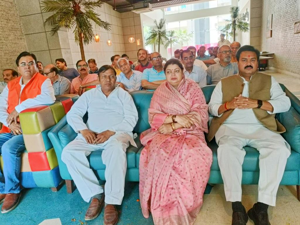 DeepakDadriBJP's tweet photo. मन की बात कार्यक्रम" में राज्यसभा सदस्य श्रीमती दर्शना सिंह जी एवं जिला अध्यक्ष जी के साथ बिसरख मंडल के (रायन शक्ति केंद्र) के बूथ संख्या 33-34  के सम्मानित निवासियों के साथ सहभागिता रही,प्रिय रवि भदौरिया जी एवं टीम को शुभकामना! https://t.co/EH1DqKXiaB