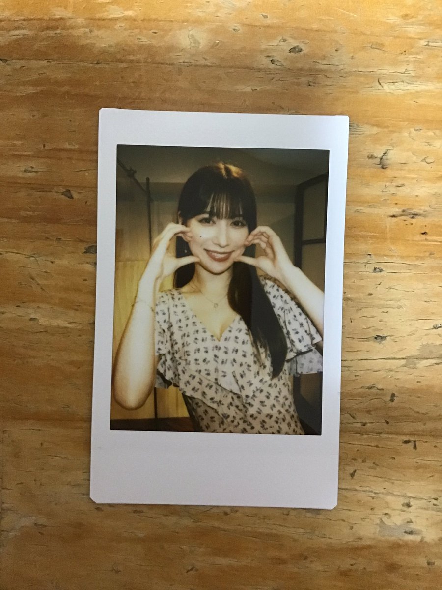 TomZoon97's tweet photo. 雪平莉左ちゃんのリアルイベント参加してきましたぁ✨

ステッカー&amp;ポストカード4セット買うも全てハズレで絶望😨しましたが、抽選会ビンゴに当たって、全てチャラ、2部参加者に祝福してもらいました😊

サイン会の常連メンバーとも対面で会えたし、大満足の一日でした♪

#雪平莉左
@risa_yukihira https://t.co/vG1jBW6tDb