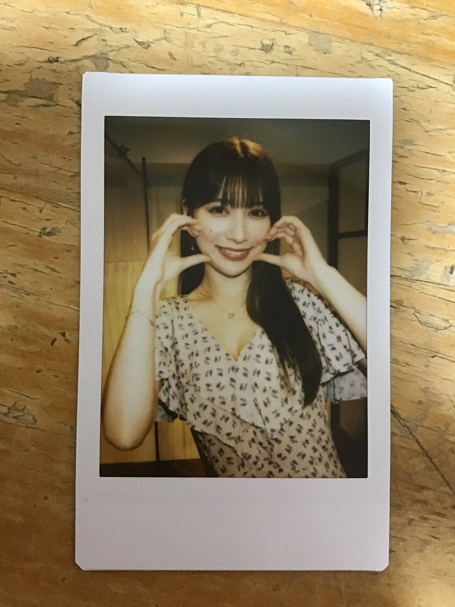 TomZoon97's tweet photo. 雪平莉左ちゃんのリアルイベント参加してきましたぁ✨

ステッカー&amp;ポストカード4セット買うも全てハズレで絶望😨しましたが、抽選会ビンゴに当たって、全てチャラ、2部参加者に祝福してもらいました😊

サイン会の常連メンバーとも対面で会えたし、大満足の一日でした♪

#雪平莉左
@risa_yukihira https://t.co/vG1jBW6tDb