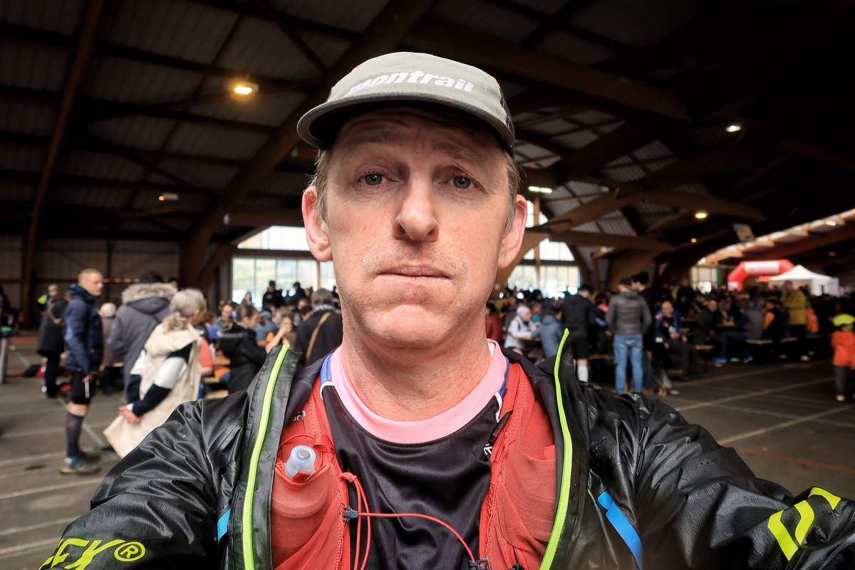 Un bon dimanche à courir dans la boue !
Le Trail des Tranchées 50k, une course rustique, avec 20 premiers km très roulants où faut pas s'emballer, car après c'est bcp plus compliqué. Terrain gras, collant, éreintant dans les anciens trous d'obus. La vidéo arrive dans bientôt !