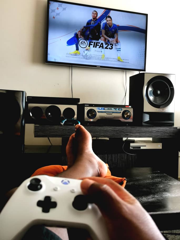 Lifespera's tweet photo. @mlota_azola Playing Fifa 🎮😉 https://t.co/ahWFQb2Ne8