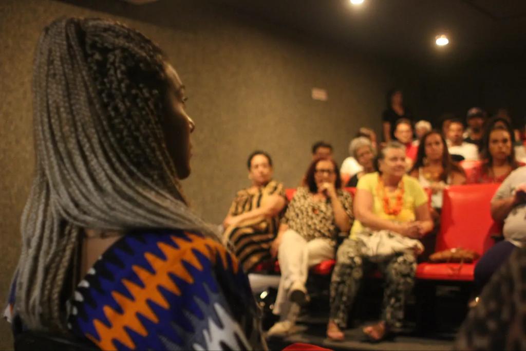 UJS_petropolis's tweet photo. Na sexta-feira, @danielibalbi esteve em Petrópolis, numa roda de conversa para mulheres promovida pelo Centro de Cidadania LGBT Serrana II, na oportunidade a presenteamos com a camisa da UJS Petrópolis, a Sierra Maestra do Rio de Janeiro!

📸 @GuiFreitasGomes https://t.co/ExgZa5SLIe