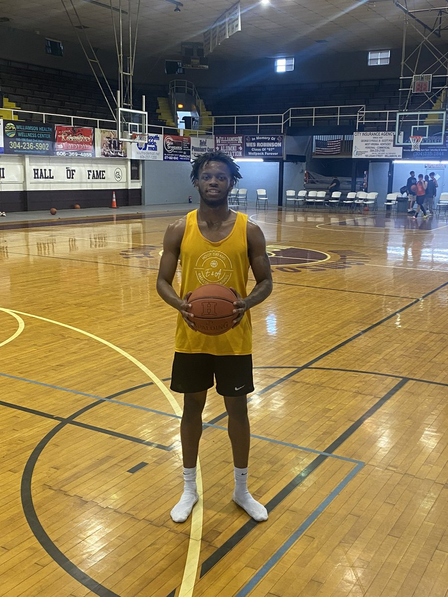 melhazell tweet media