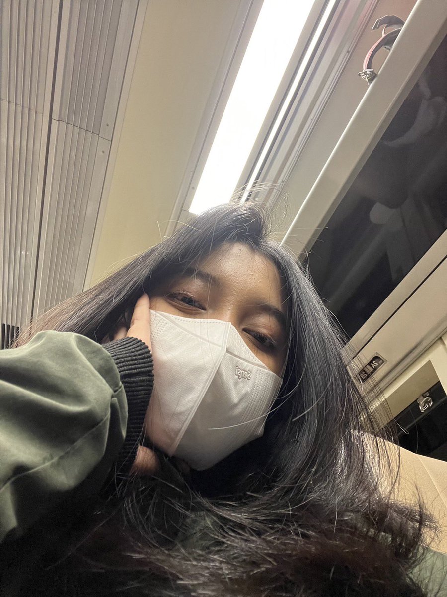 ToffGuyy's tweet photo. it’s not her but damn i’m livin’ the dream already! https://t.co/MmdFfl1knd