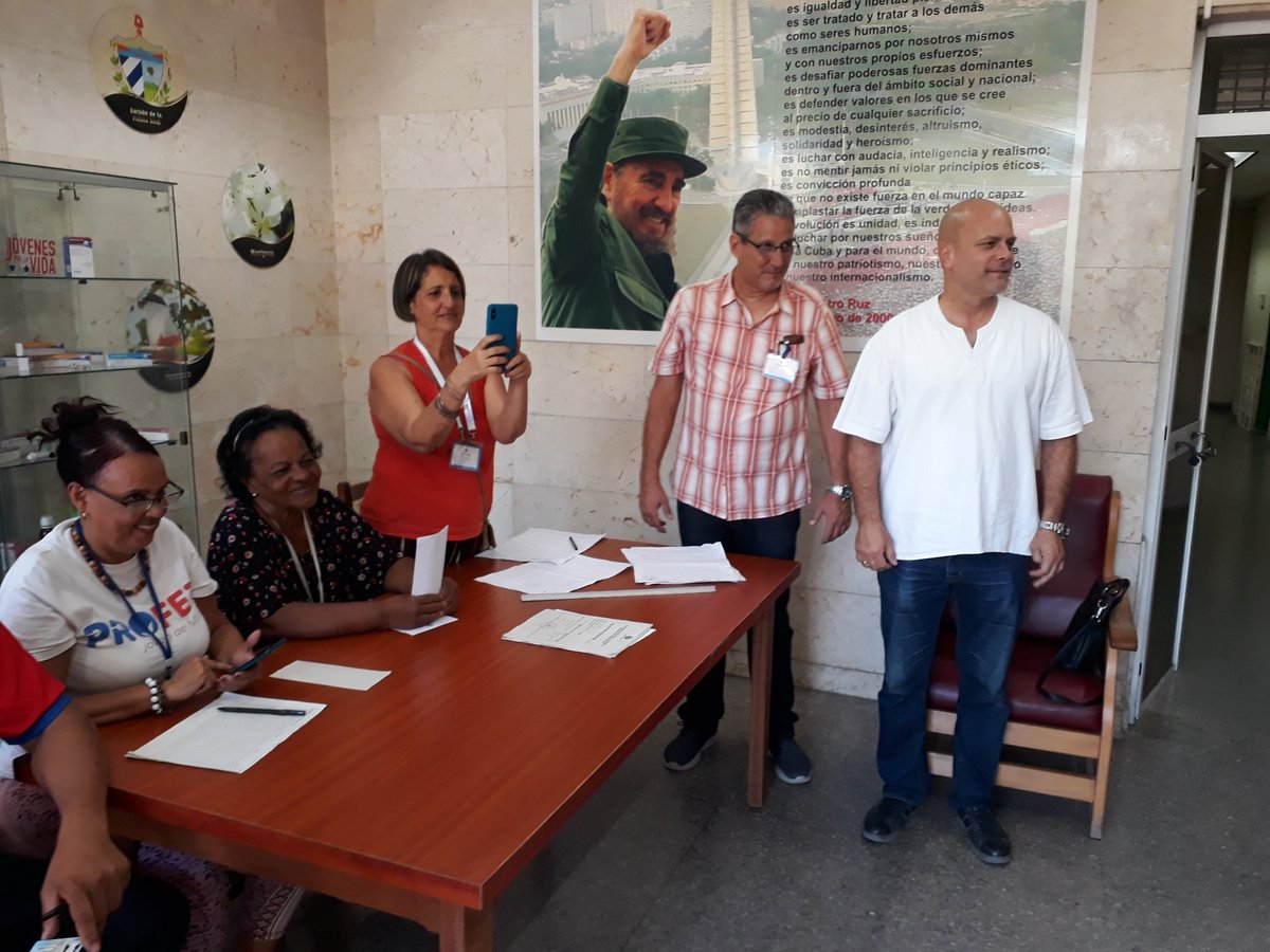 Este domingo ejerció su derecho al voto <a href="/GHNordelo5/">Gerardo Hdez. Nordelo</a> 
Así declaró a la prensa 👇👇
 " Se siente el entusiasmo de la gente por salir a votar. Todo lo contrario a lo que está pidiendo el enemigo".
<a href="/radiorebeldecu/">Radio Rebelde - Cuba</a> 
#MejorEsPosible