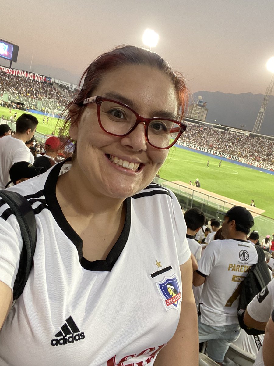 natofdez's tweet photo. Soy una privilegiada por haber visto jugar al gran Esteban Efraín… disfrutarlo en la cancha tantas veces ha sido un honor… y estar en la despedida uf!!! Emoción total… GRACIAS X TANTO LEYENDA @estebanparedesQ 🖤🤍
#ElElegido
#VamosColoColo
#GraciasParedes
#AdiosCapi7an https://t.co/aM7ybbcSgC