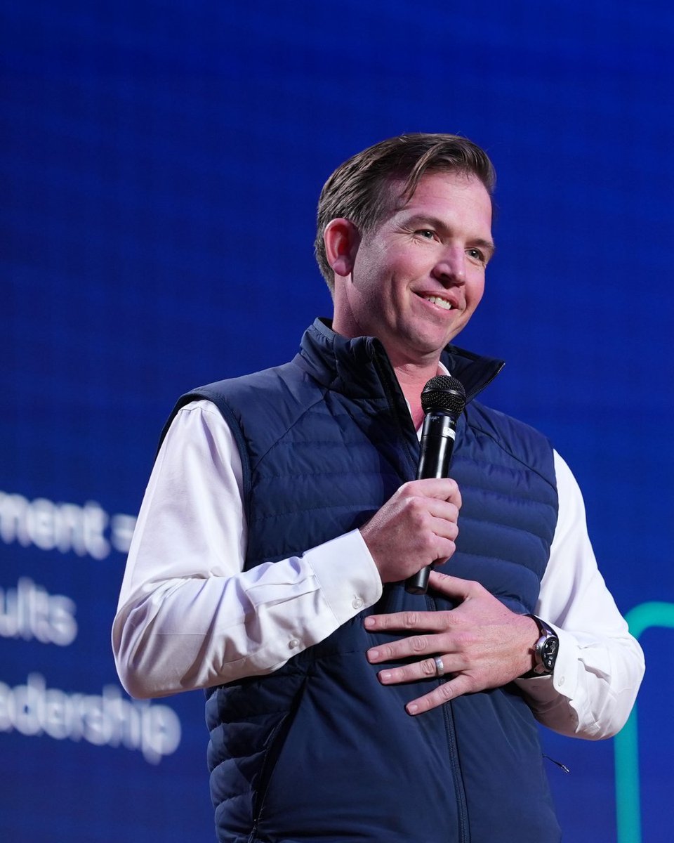 SFGLife's tweet photo. We picked a few onstage moments to share. How incredible were our speakers? Is there something that stuck with you, share it with our community here in the comments!

#symmetryfinancialgroup #insuranceagents #insurtech #leadership https://t.co/vcsFhA4YVP