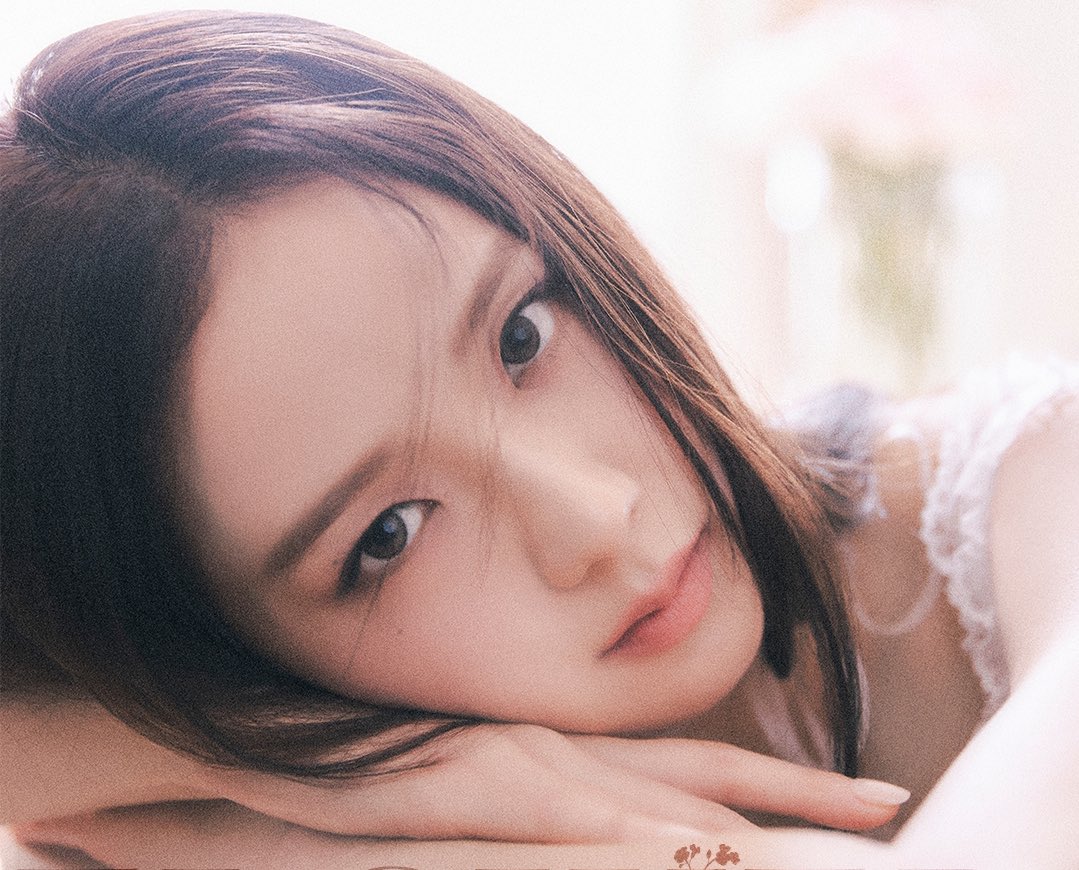 jisoogaIIery's tweet photo. details for flower by jisoo https://t.co/P3lfkLtB3L