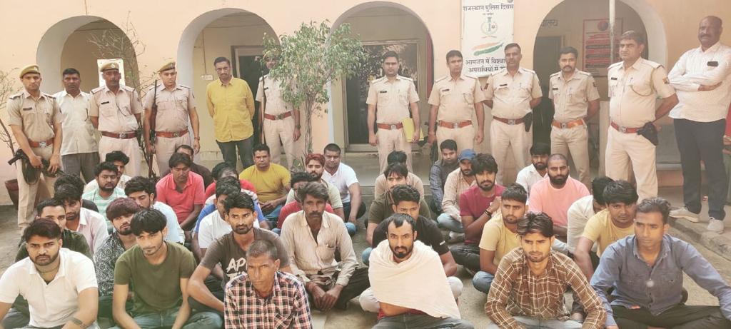 DineshMNIPS1's tweet image. 8,000 Policemen of Jaipur, Kota ranges and Churu Police launch a massive crackdown on antisocial elements and rounded up 2051 Criminals today.