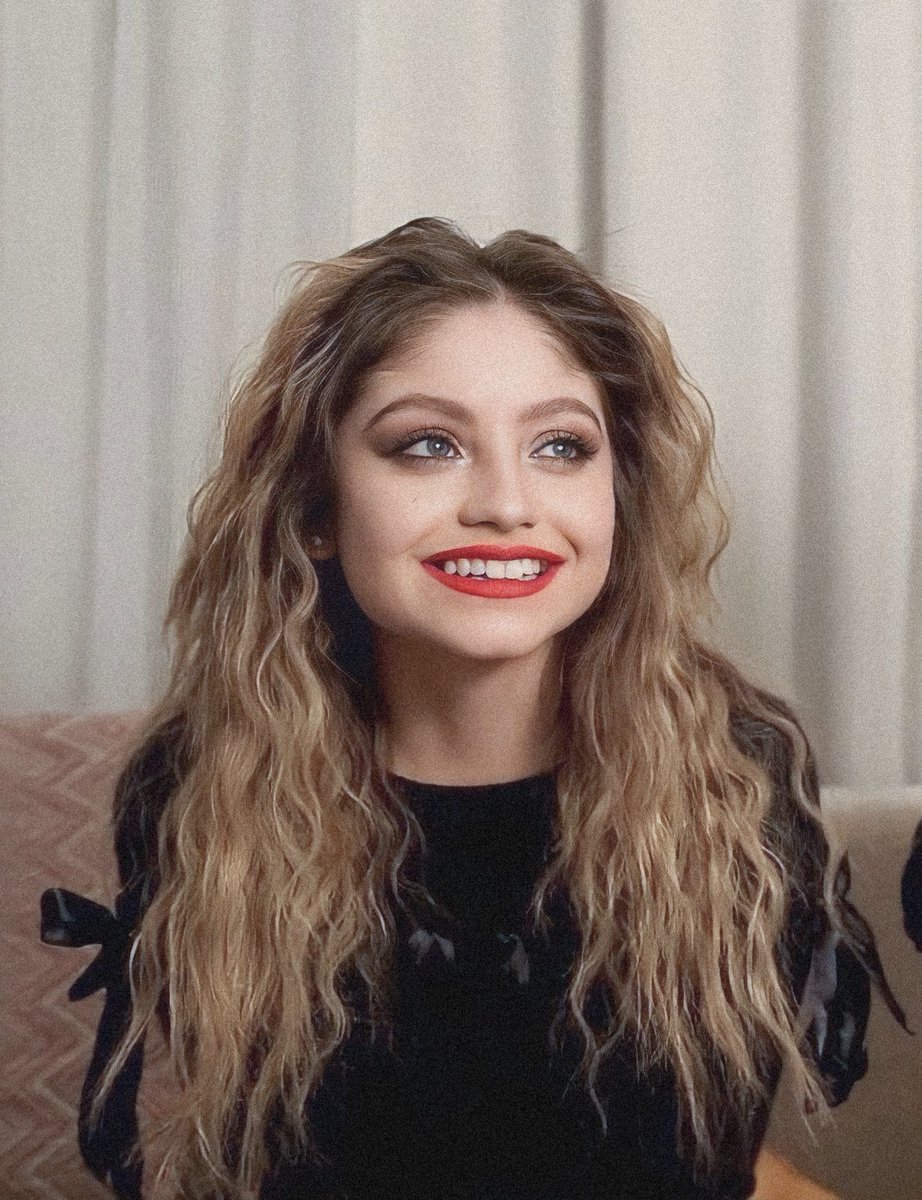 karolslcving's tweet photo. ─ @karolsevilla ❤‍🩹 
te amo mucho! https://t.co/KES3xjlZyt