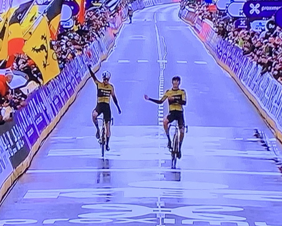 Leunis Jacques (@jacquesleunis) on Twitter photo Quel grand champion ce <a href="/WoutvanAert/">Wout van Aert</a> ! Chez lui, il offre la victoire à son coéquipier <a href="/LAPORTEChristop/">Laporte Christophe</a> dans une édition dantesque de #GentWevelgem
#respect Quel grand champion ce <a href="/WoutvanAert/">Wout van Aert</a> ! Chez lui, il offre la victoire à son coéquipier <a href="/LAPORTEChristop/">Laporte Christophe</a> dans une édition dantesque de #GentWevelgem
#respect