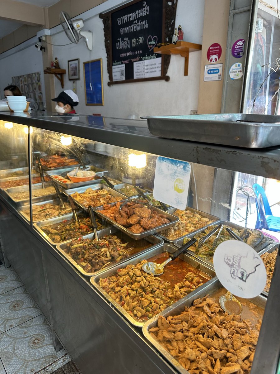 ilovethaijaii's tweet photo. First meal in Thailand🇹🇭Authentic local Thai food near GMM building🥹
.
#🇹🇭 #firsttimeinthailand #bangkok #thailand #bangkokthailand #กรุงเทพฯ #ประเทศไทย #泰國 #travelinbangkok #travelbangkok #travelinthailand #travelthailand #ilovebangkok #ilovethailand https://t.co/7VC9wMfA51