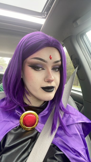 Loooved cosplaying raven at con yesterday 🖤  #TeenTitans #TeenTitansRaven #ravencosplay https://t.co<a href="/tag/teentitans"class="tags">#TeenTitans</a><a href="/tag/ravencosplay"class="tags"><span>#ravencosplay</span></a><a href="/tag/teentitansraven"class="tags"><span>#teentitansraven</span></a>