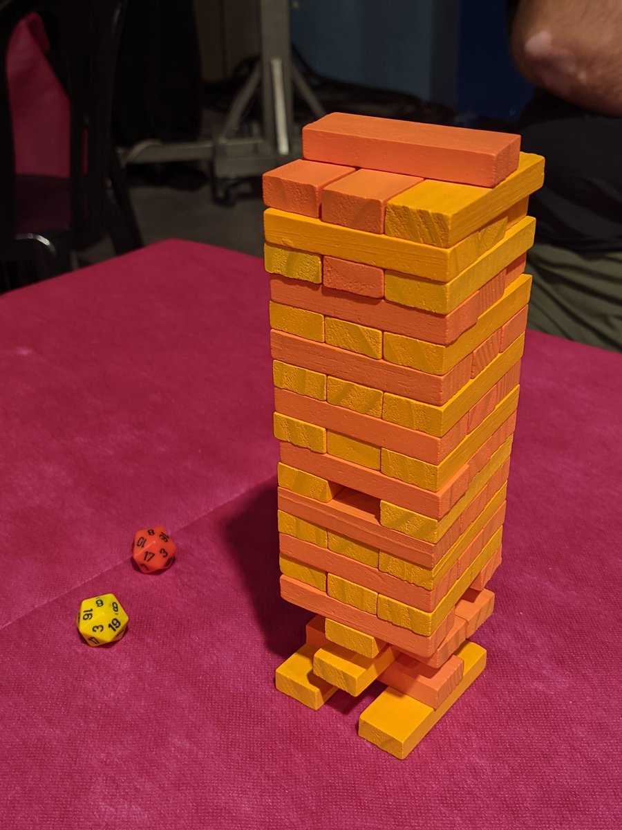 #ludusmyrtea
My friends: *tryharding to make the thing fall down*
Me: *removing the right pieces to prevent it*