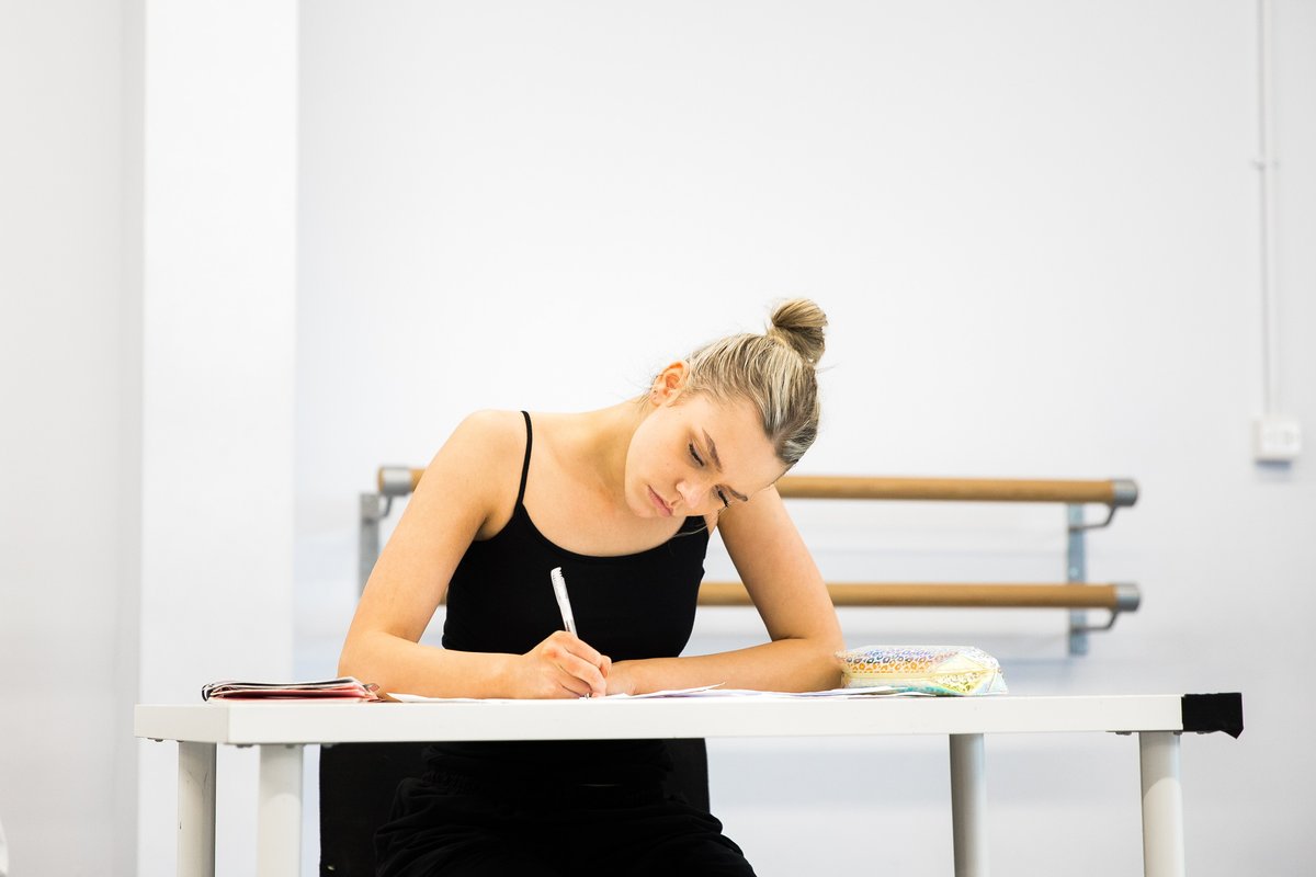 Arts1sop's tweet photo. 💡 Our actors are training with us to  be creative, expressive theatre makers that have their own artistic voice and we provide opportunities to bring their ideas to life. https://t.co/bhEfItX9z3