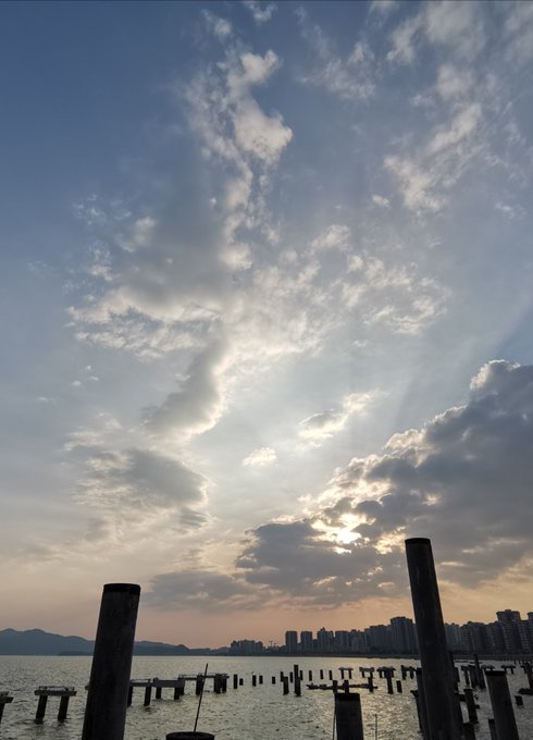 「雲 日光」のTwitter画像/イラスト(人気順)