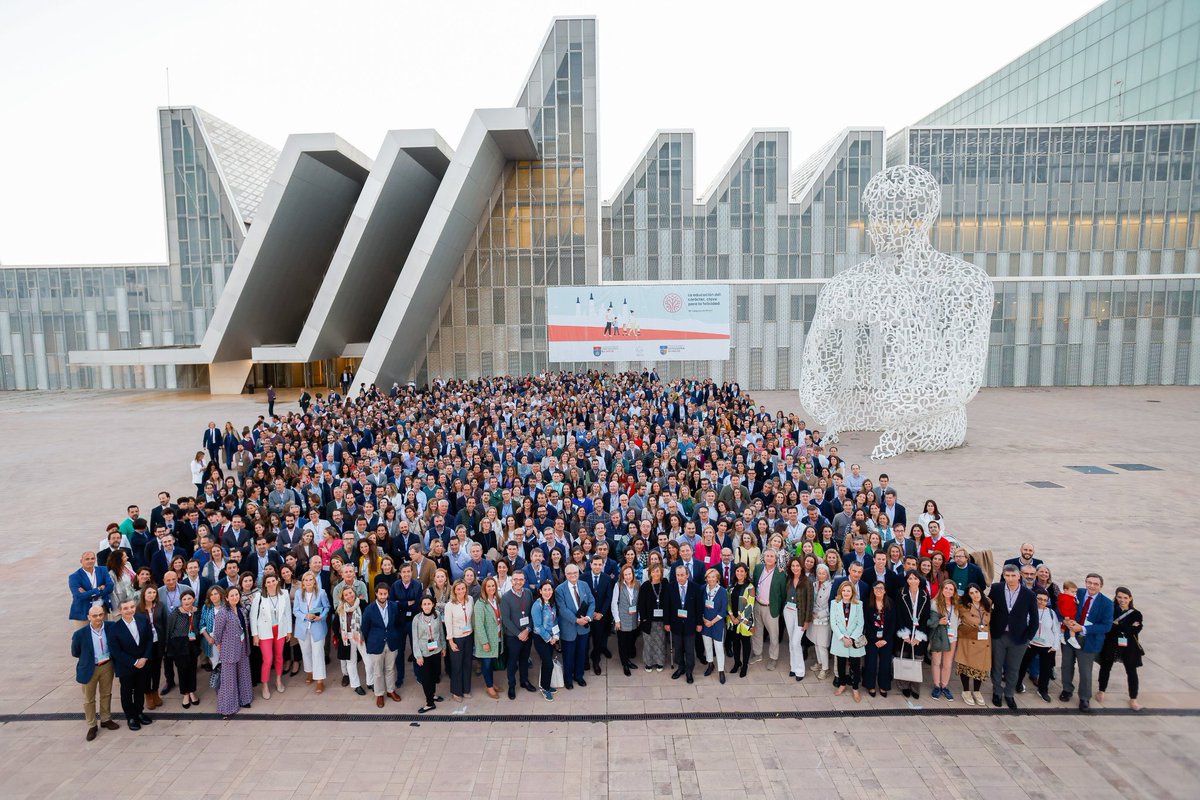 josepmprats's tweet photo. Quina meravella escoltar @ToniNadal4
Clausura del congrés #40Fepace sobre #EducarElCaracter
Sentit comú: voluntat, esforç, exigència, treball, millora. Gràcies!!
Gràcies a #Fepace i @FomentoEdu per unes jornades extraordinàries a tots els nivells.
#educacio #familia i #escola https://t.co/GXMvB1FcHr