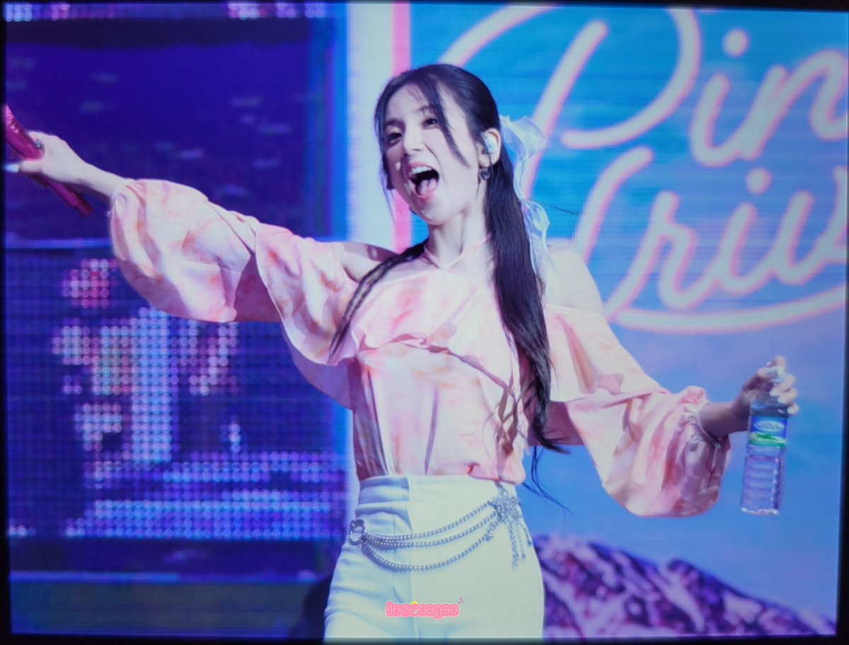 lawrongce's tweet photo. 230326 PINK DRIVE #초롱

오늘 도 예뻐❤️

#Apink #에이핑크 #Chorong #박초롱 https://t.co/bs9gq0cJwA