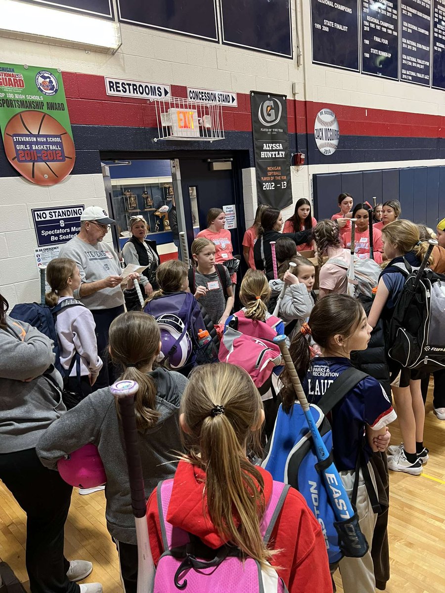 We had such an awesome time hosting our softball camp yesterday! Thank you to everyone that came out!!! ❤️🥎💙