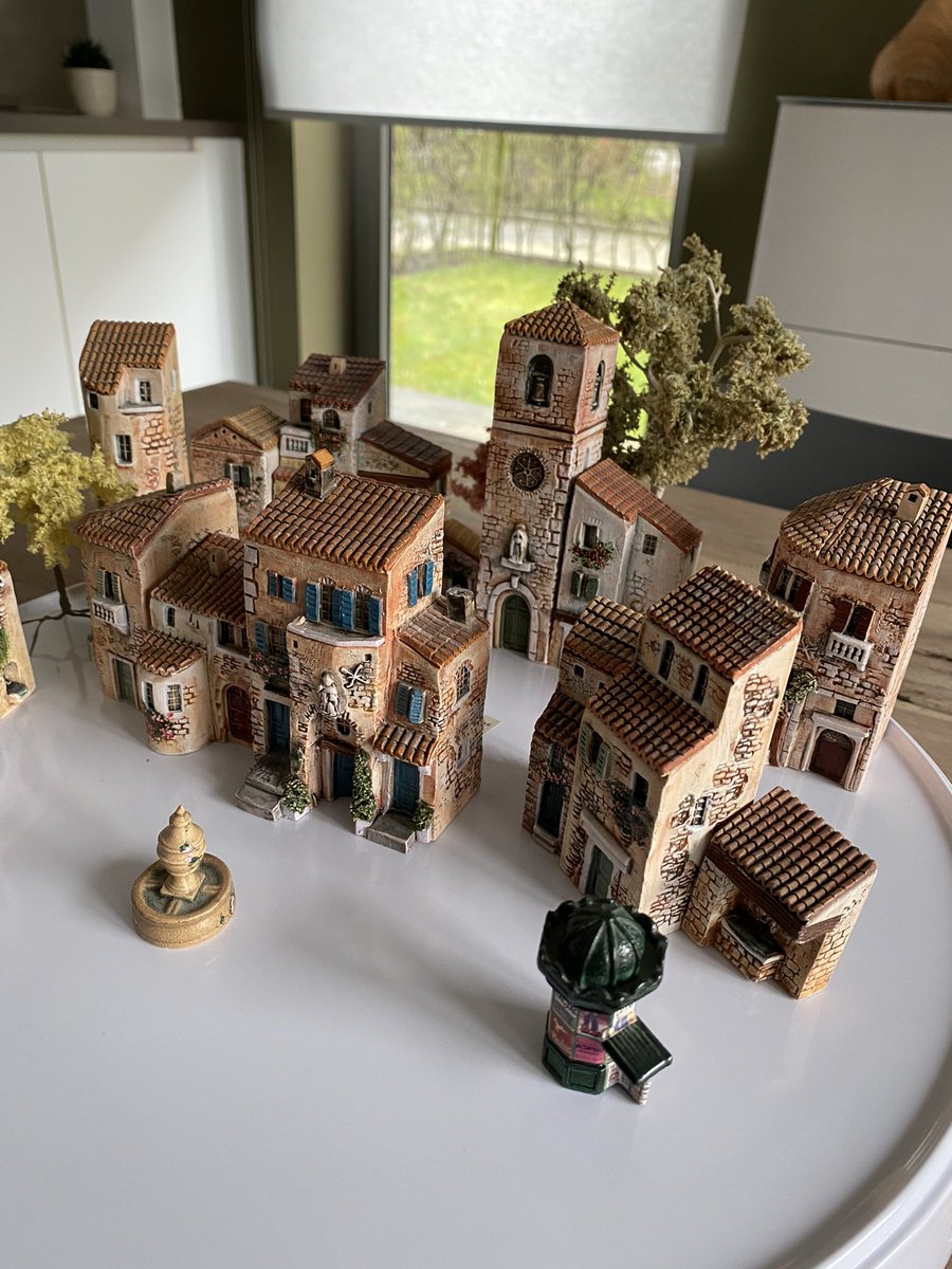 FransVerstrepe2's tweet photo. Speciaal voor de echte #ProvenceLovers ..
De miniatuurtjes in Limoges-klei van #Gault..
Wie kent/heeft ze nog, vooral een item rond de eeuwwisseling 😎 ? https://t.co/YkTg75Gg4T