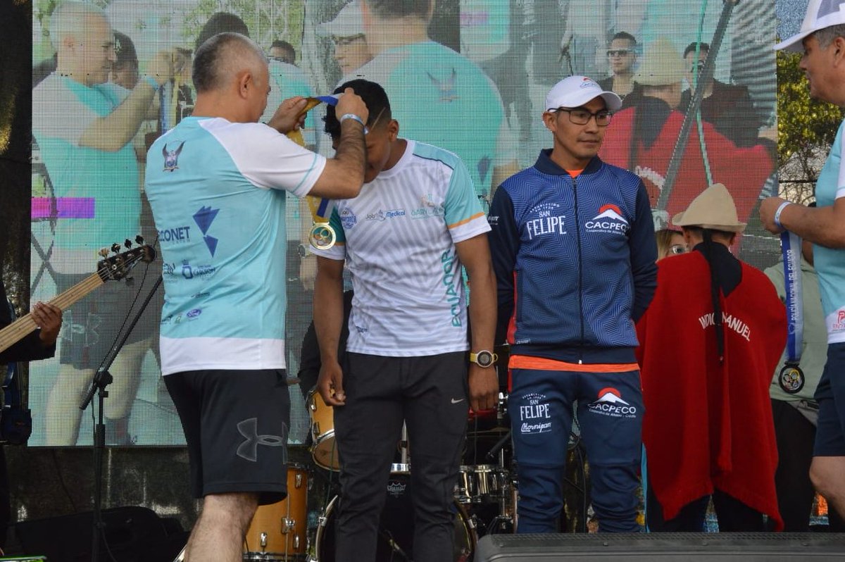 PoliciaEcuador's tweet photo. 🎖🏆PREMIACIÓN en la categoría 5k y 10k de mujeres y hombres que se destacaron en la competencia atlética internacional "Policía Héroe de Paz" 17ma edición.
#SevirYProteger
#ElDeporteEsVida https://t.co/4O3tQ8DECu
