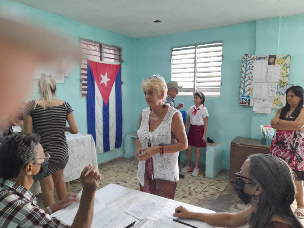 Se continua desarrollando con normalidad en #SanctiSpiritusEnMarcha proceso eleccionario.

#YoVotoXTodos 

<a href="/DeivyPrezMartn1/">Deivy Pérez Martín</a> <a href="/diaz_lecter/">Lecter Díaz</a> <a href="/MEspirituana/">@MariposaEspirituana</a> <a href="/teleSURtv/">teleSUR TV</a> <a href="/CanalCaribeCuba/">Canal Caribe</a> <a href="/MartianaPatria/">Patria Martiana</a> 
<a href="/Yamile200376/">Yamilé Jiménez</a> #PatriaMartiana