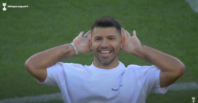 gutiifcb's tweet photo. AGUERO HACIENDO LA CELEBRACIÓN DE MESSI.

😂😂😂😂😂😂😂😂😂😂😂😂😂 https://t.co/8tdThoQcBC