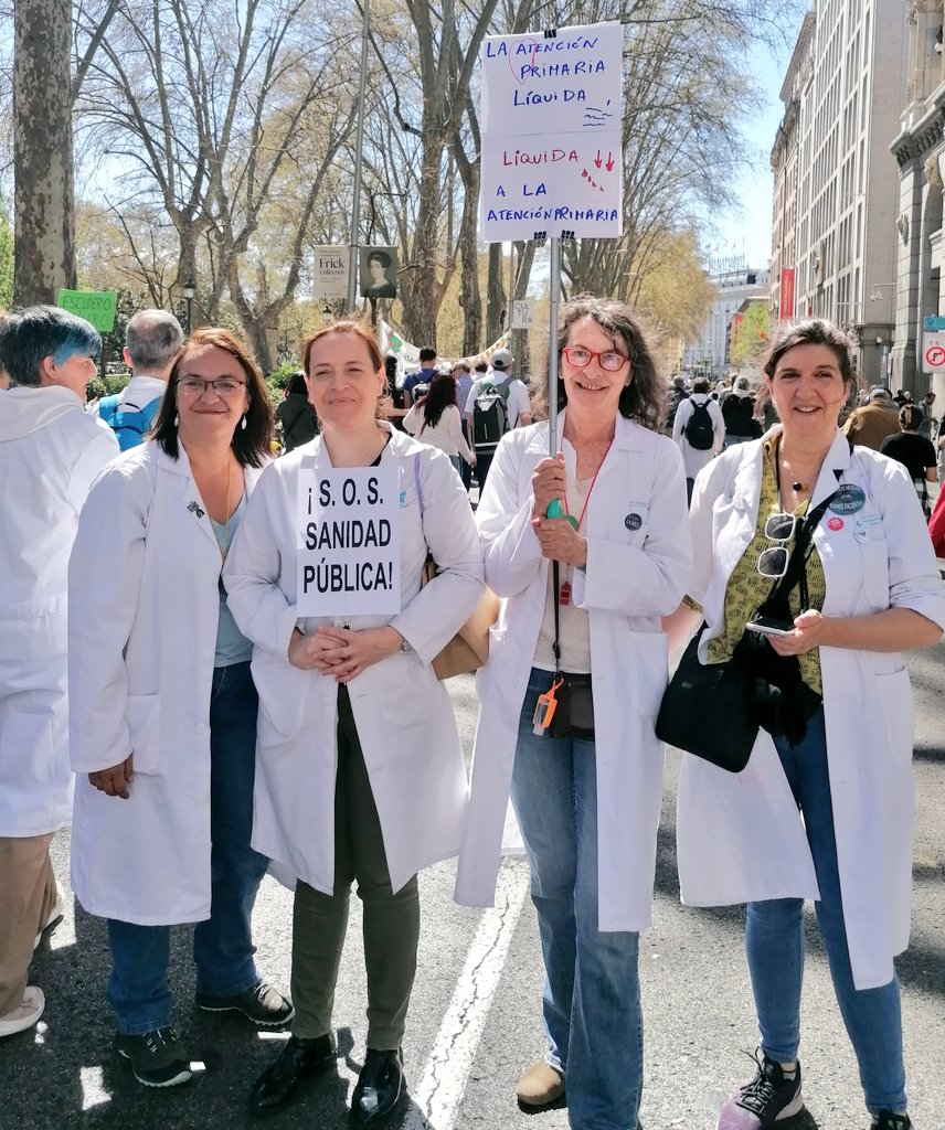 #EncierroManoteras seguimos teniendo mucho que decir...
La #SanidadPublica "líquida" se no escurre entre los dedos, y con ella la salud.
Por eso seguimos apostando por la #AtencionPrimaria #urgenciasrurales y #urgenciasextrahospitalarias con equipos completos, con MANOS Y A MANO