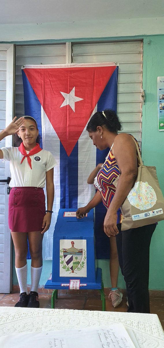 #Cuba amanece en proceso eleccionario, los colegios electorales no cesan en su labor , el pueblo participa responsablemente y los pioneros custodian las urnas. #CubaVotaUnida #CubaMined #YoVotoXTodos
