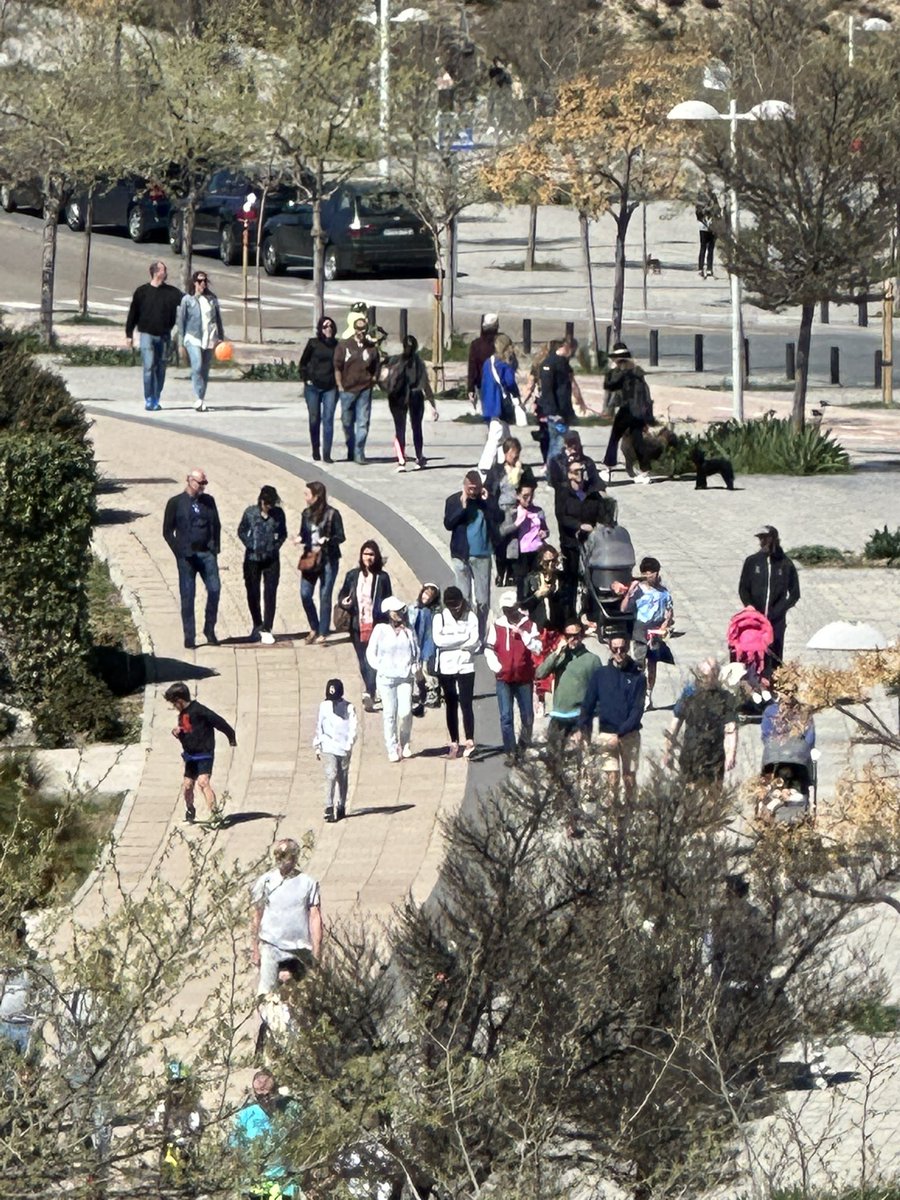ACastroArias's tweet photo. El barrio de #Valdebebas con mucho ambiente y ganas de que @AlmeidaPP_ @MADRID y @IglesiasFatima salgan del Catering para que los vecinos entremos #ParqueCentralValdebebas https://t.co/o9ONFwbHh0