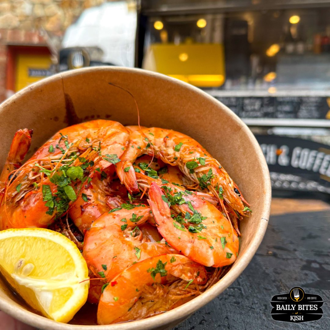 The perfect lunch?
Gamba Prawns 🦐

Our delicious whole, shell on, gambas prawns with homemade garlic & chili butter served with toasted sourdough bread 

Stop by on the West pier for more tasty bites

We’re open 10am - 5:30pm

#lunch #prawns #gambaprawns #seafoodlover #foodvan