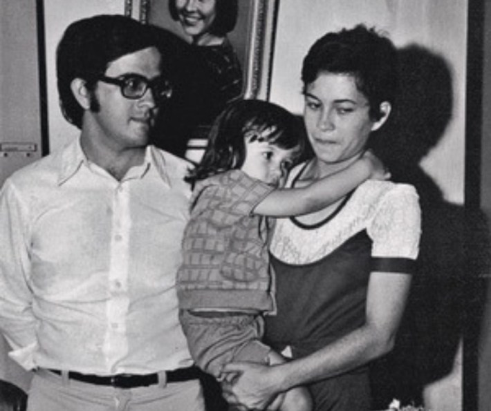 Cacá, 1 ano e 8 meses de idade, sequestrado pelos militares. Levou um soco na boca e ficou mais de 15 horas no DOPS sendo torturado com choques elétricos. Entregue aos avós, sendo jogado no chão, machucado a cabeça. Adquiriu depressão e fobia social. Aos 39 anos cometeu suicídio.