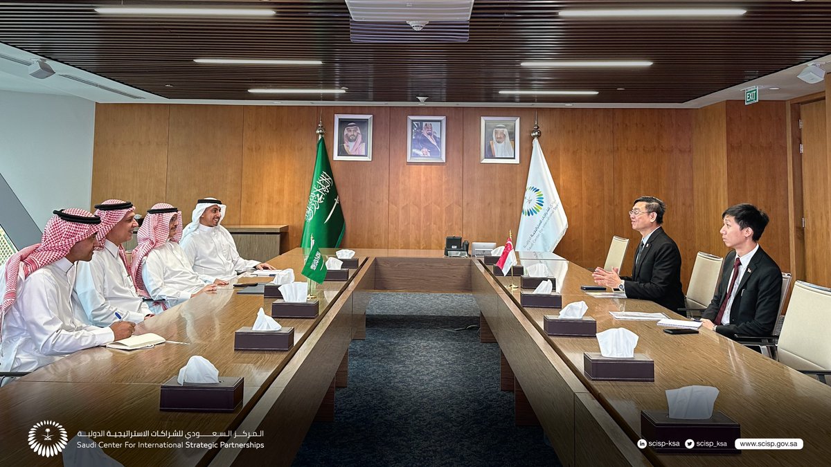 scisp_ksa's tweet photo. H.E Dr. Faisal AlSugair, President and CEO of #SCISP received H.E Mr. Chowming Wong, Ambassador of Republic of #Singapore to #SaudiArabia and discussed topics of shared interest and areas of cooperation. https://t.co/MT0yUmYq8S
