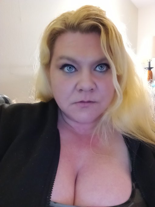 Went out for the boyfriend's birthday!  Had a friend do my makeup.   It was nice to have a reason to<a href="/tag/bbwstripnight"class="tags"><span>#bbwstripnight</span></a><a href="/tag/holidayhottiescontest"class="tags"><span>#holidayhottiescontest</span></a>