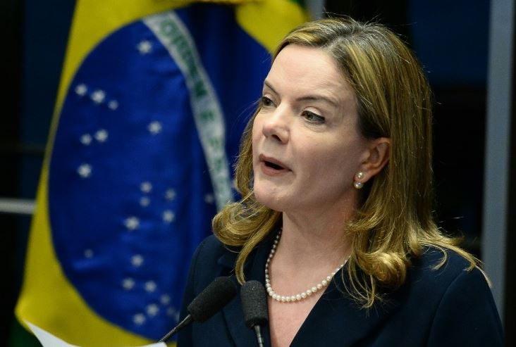 CBVITORRJ's tweet photo. @PabloRangelll @joicehasselmann Em 2010 ela estava assim...
Derrepente 13 anos depois ela não envelheceu arte ninja do dinheiro público 🤡🤡 https://t.co/FpWNQObaUl