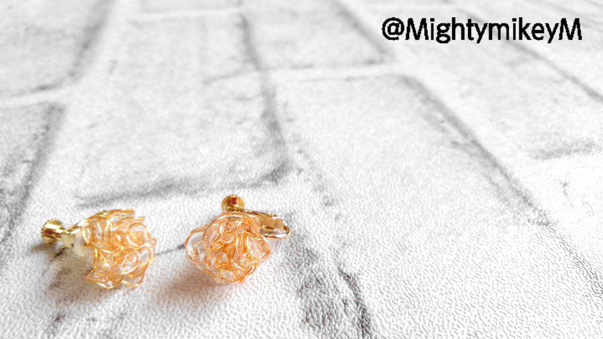 MightymikeyM's tweet photo. #ストリートアートマーケット @サッポロファクトリー
前回売り切れで買えなかった #simpleplanet さんのお花モチーフのイヤリング💕
花弁1枚1枚をワイヤーで表現が凄過ぎる...✨
そして可憐で華奢で可愛い✨💕
買えて良かった~😆 https://t.co/jOV2z2bC2y