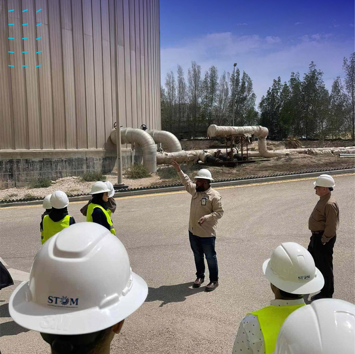 TabreedSaudi's tweet photo. حظي طلبة الهندسة من جامعة الأمير محمد بن فهد بفرصة مشاهدة استخدام التقنيات الحديثة عن قُرب أثناء زيارتهم لمحطة تبريد أرامكو. إذ تضمنت الرحلة التعليمية على الكثير من المعلومات القيمة في عالم #الهندسة التي قدمها خبراء @stom_ksa 
#تبريد_السعودية https://t.co/A1pSRhdhoY