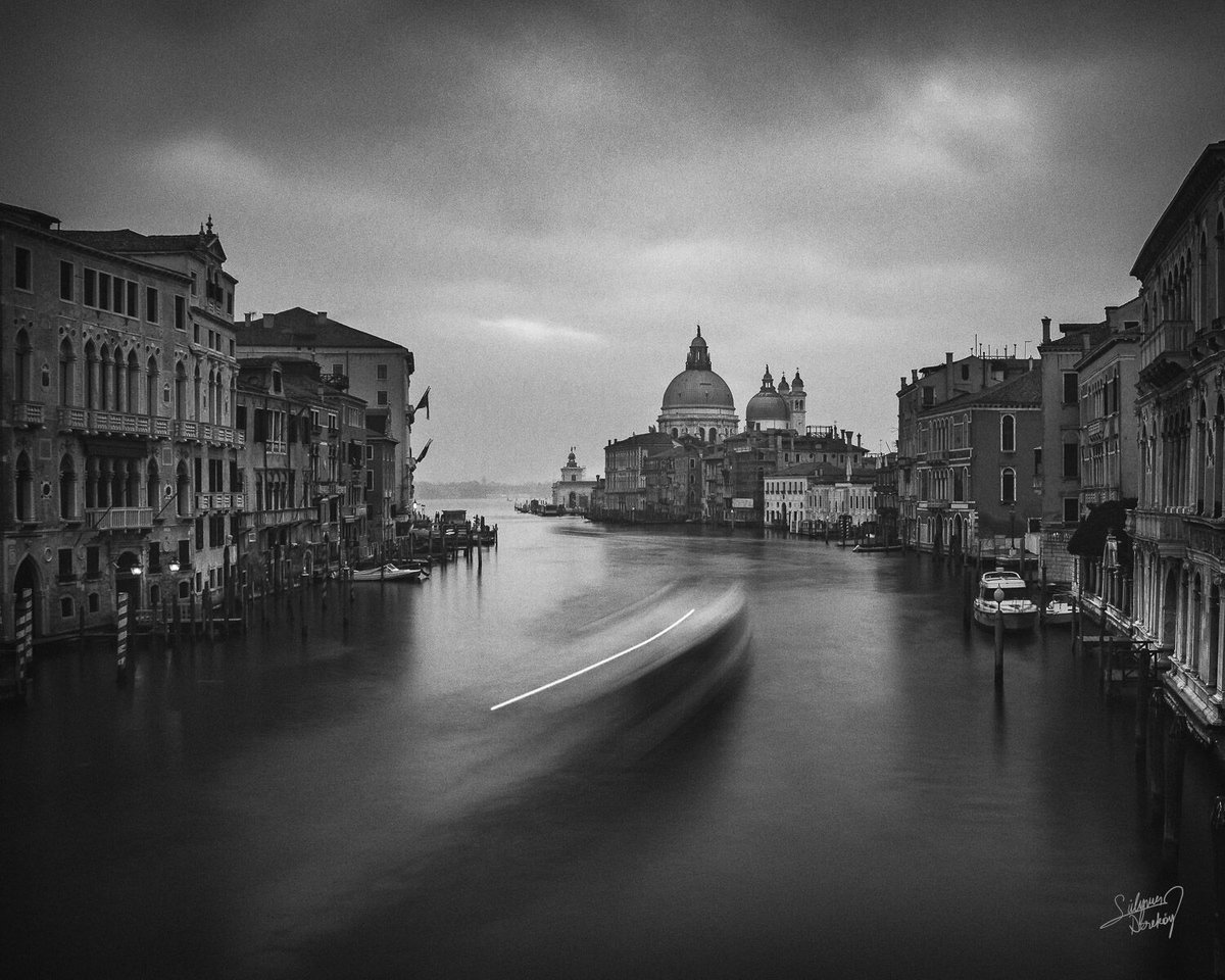 [EN] GRAND CANAL OF VENICE IN BW - Black and white version of the photograph I shared yesterday. It's a view from #AcademiaBridge in #Venice.
.
.
.
#GrandCanal #venicecanals #venezia #italy #sderekoy #photophily #photophily_bw #blackandwhite
