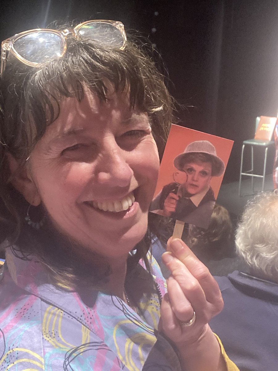 Next time the very talented ⁦<a href="/solvealonga/">solvealongamurdershewrote</a>⁩ Tim Benzie comes to #Bristol DO NOT MISS. So funny ⁦<a href="/RedgraveTheatre/">The Redgrave Theatre</a>⁩ #murdershewrote ps 100/10 to the lady who brought along her own cardboard typewriter as a prop