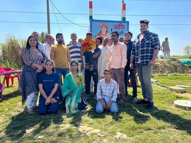 mountaineagle01's tweet photo. आज अहीर देसी फिटनेस जिम बाग़पत में हमारे भाई यश यादव से मिलना हुआ को कि खुद भी एक विश्व रिकॉर्ड होल्डर है। उनसे मिलकर आज मुझे बहुत अच्छा लगा । #Moments #CR7𓃵 #SidhuMooseWala #bhai #friends https://t.co/MKioWMAtoe